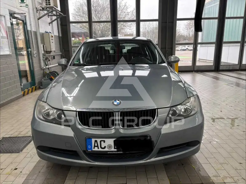 2005 BMW 318