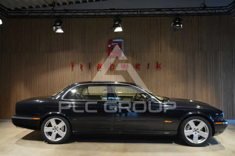 2005 Jaguar XJR