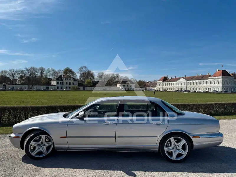 2005 Jaguar XJR