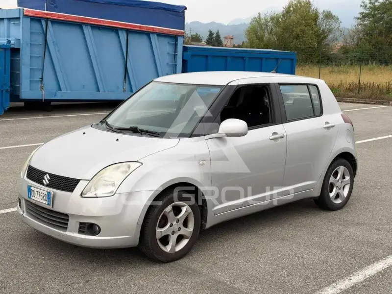 2005 Suzuki SWIFT