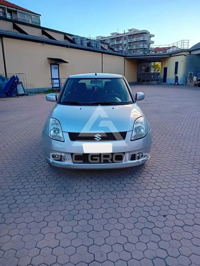 2005 Suzuki SWIFT