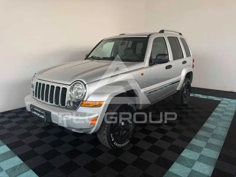 2005 Jeep CHEROKEE