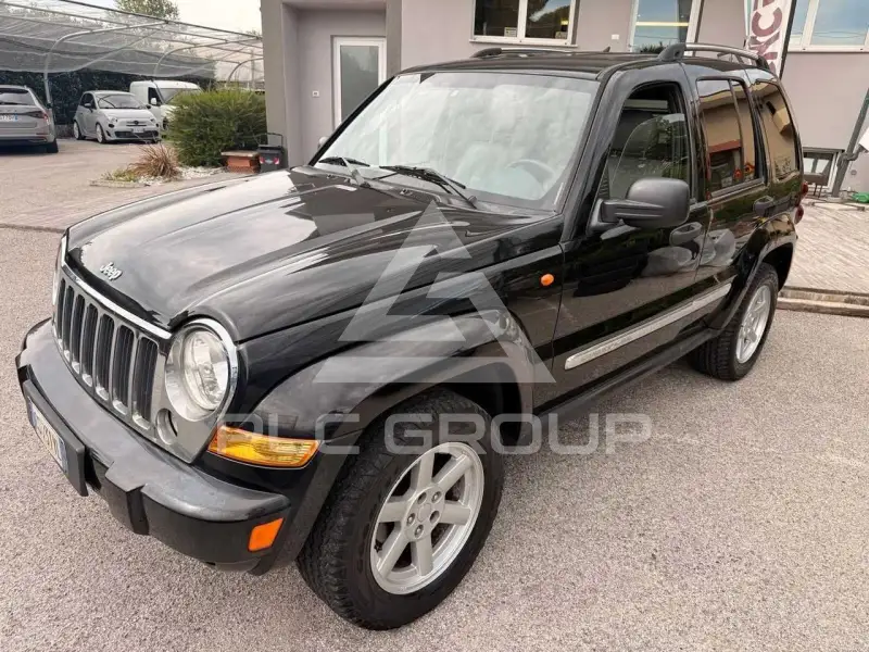 2005 Jeep CHEROKEE