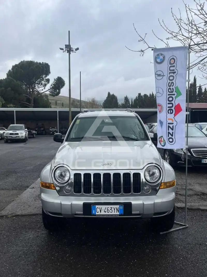 2005 Jeep CHEROKEE