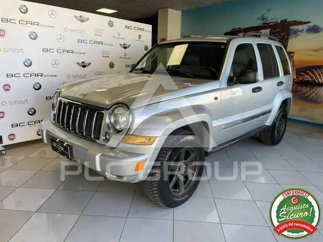 2005 Jeep CHEROKEE