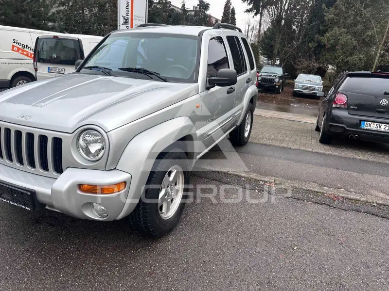2005 Jeep CHEROKEE