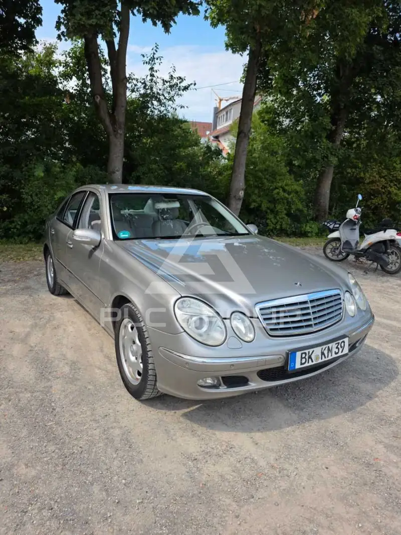 2005 Mercedes Benz E 200