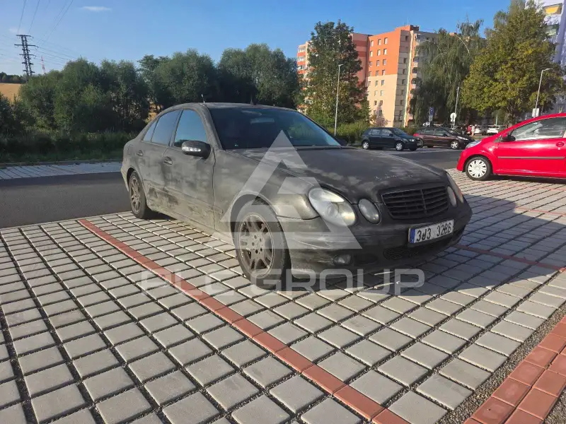 2005 Mercedes Benz E 200