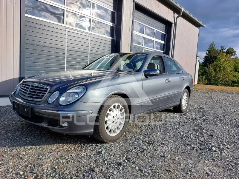 2005 Mercedes Benz E 200