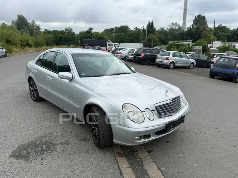 2005 Mercedes Benz E 220