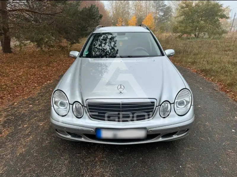 2005 Mercedes Benz E 220