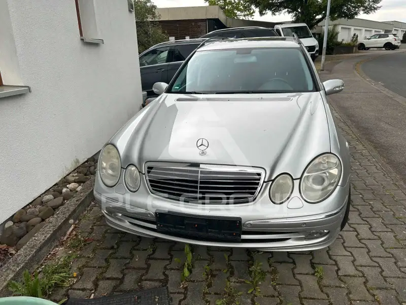 2005 Mercedes Benz E 220