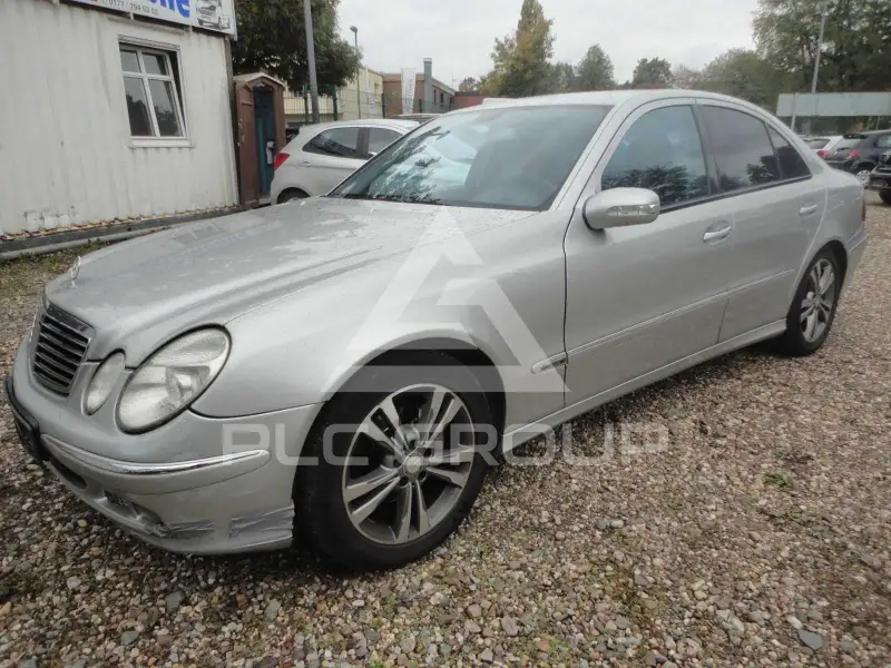 2005 Mercedes Benz E 220