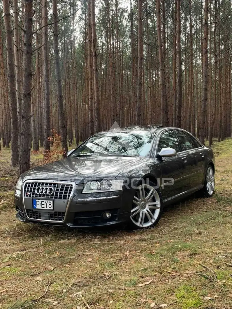 2006 Audi S8