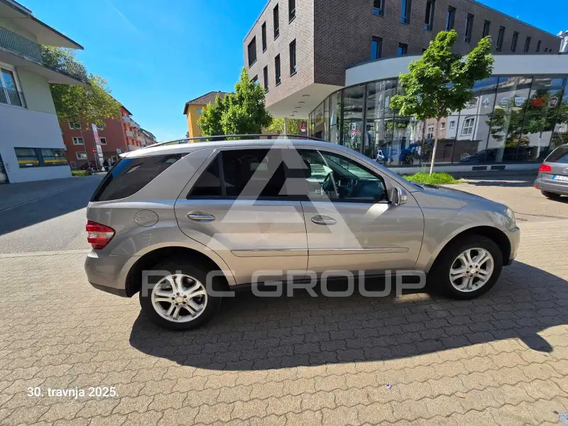2006 Mercedes Benz 320
