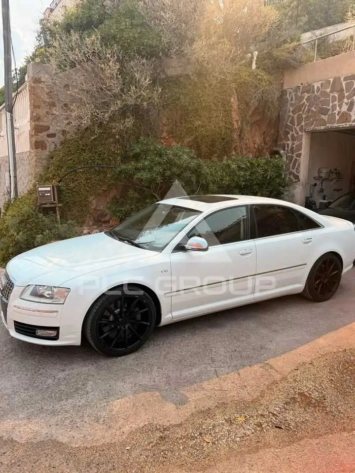 2007 Audi S8
