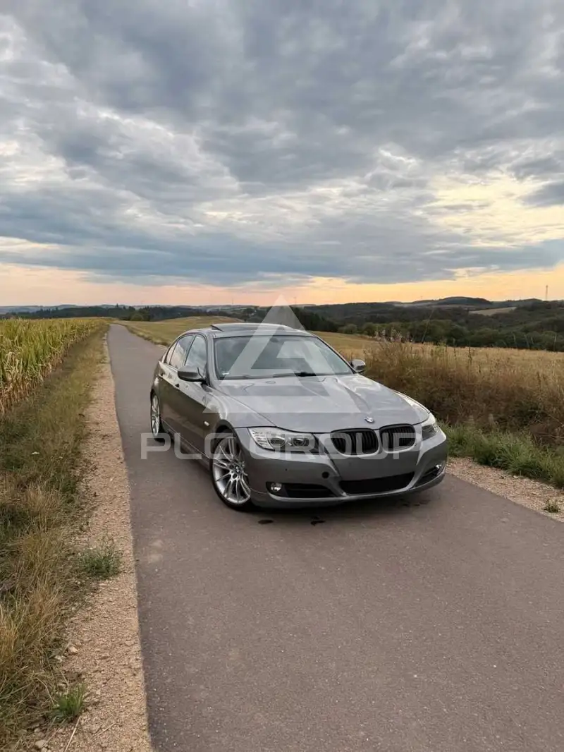 2009 BMW 330