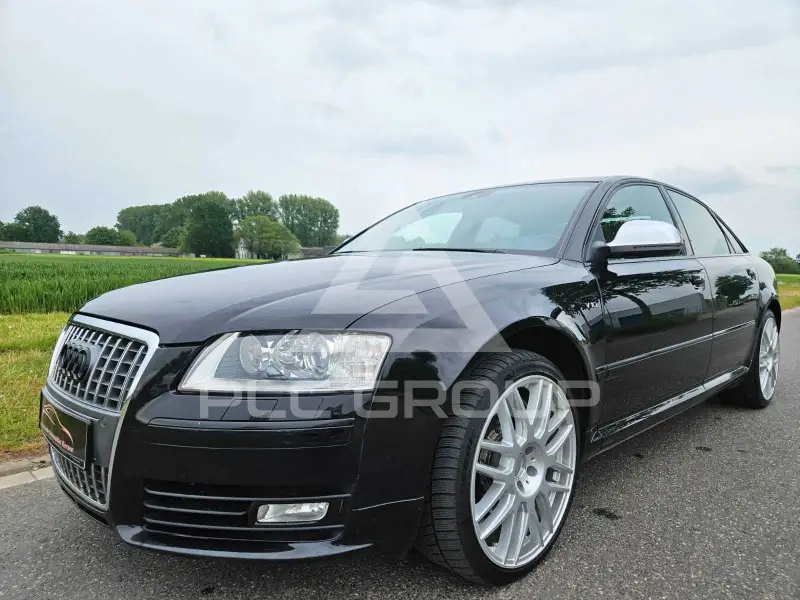 2009 Audi S8
