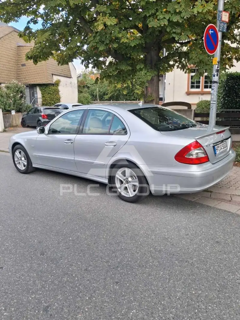 2009 Mercedes Benz E 200