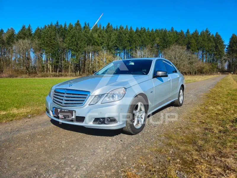 2009 Mercedes Benz E 200