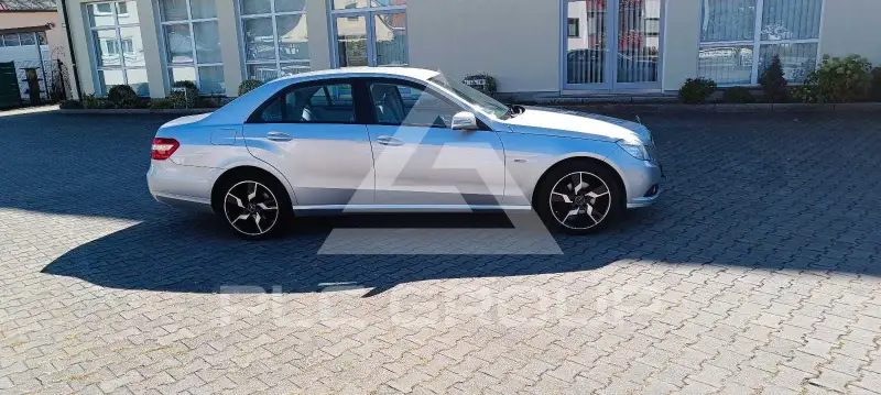 2009 Mercedes Benz E 220