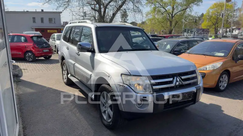 2010 Mitsubishi PAJARO