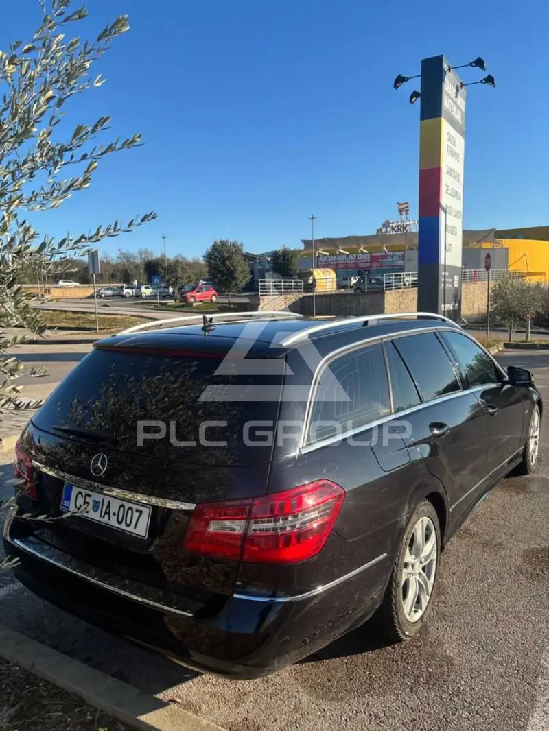 2010 Mercedes Benz E 200