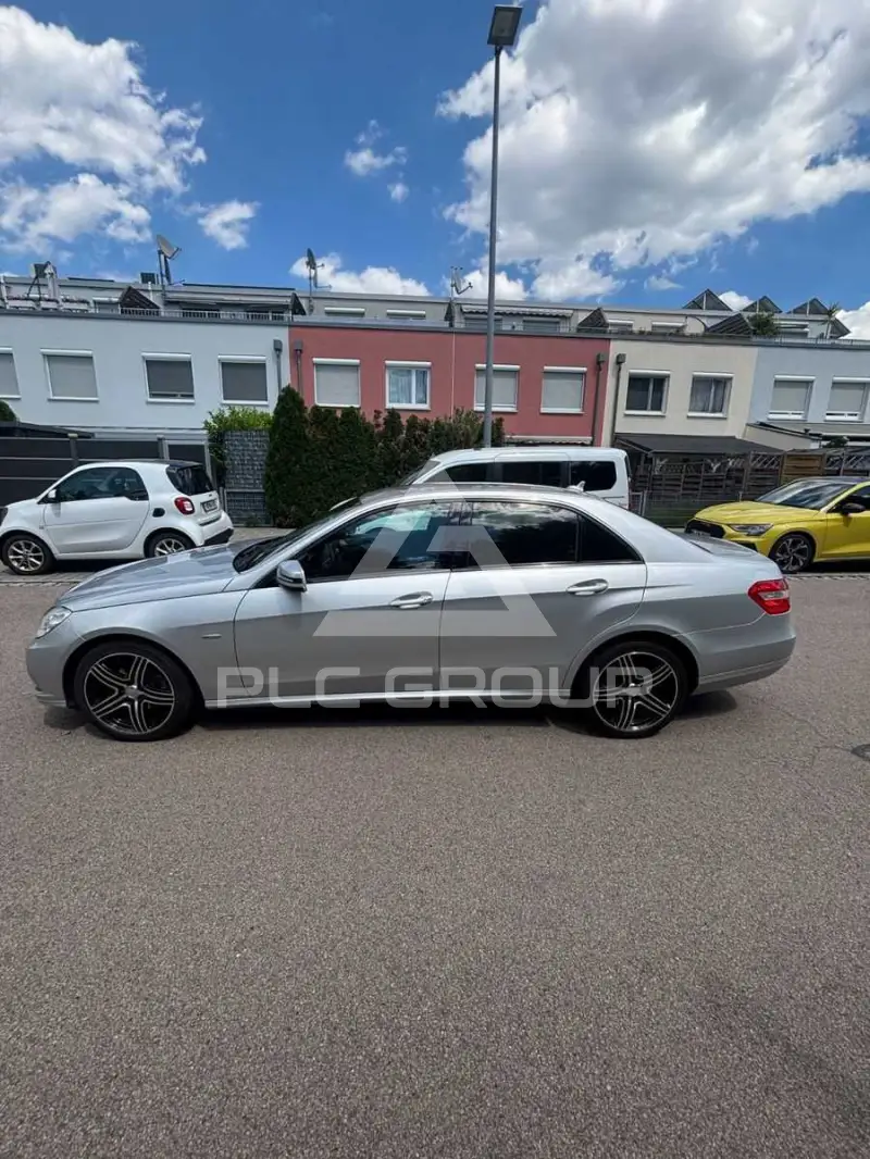 2010 Mercedes Benz E 200