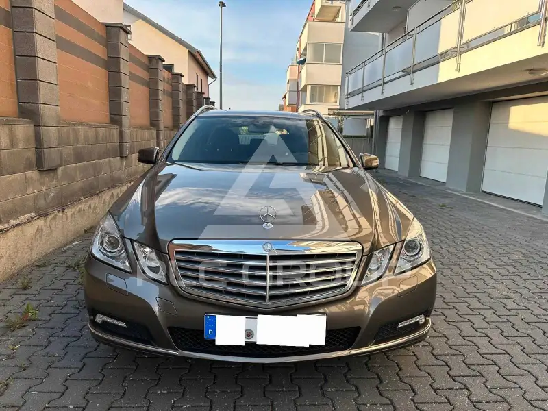 2010 Mercedes Benz E 200