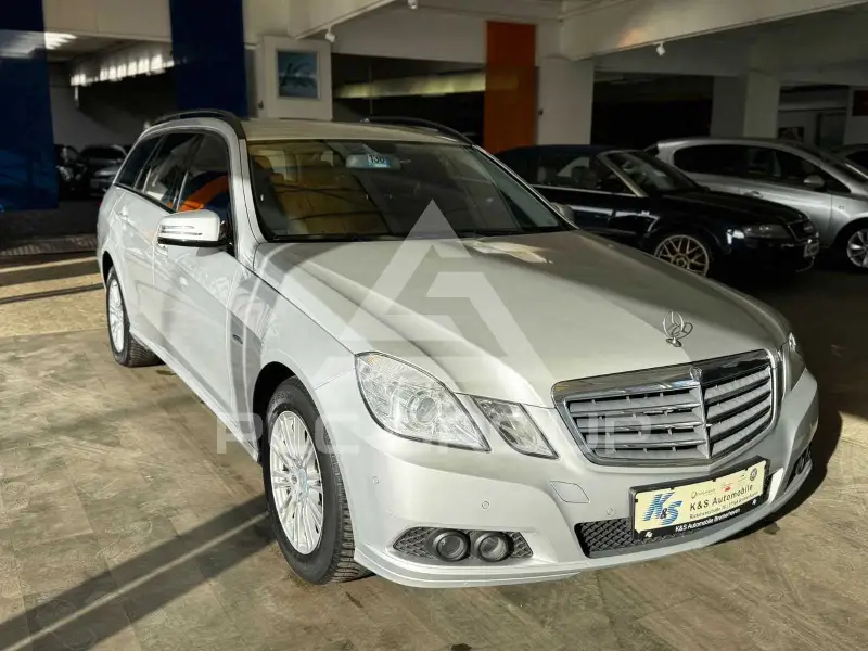 2010 Mercedes Benz E 200