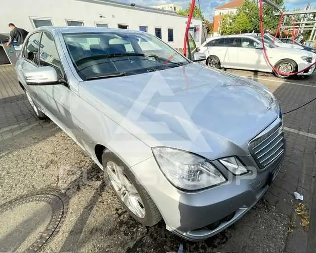 2010 Mercedes Benz E 200