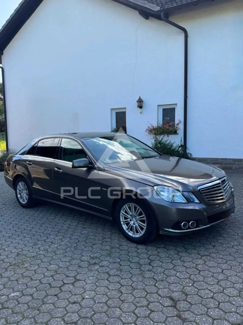 2010 Mercedes Benz E 220