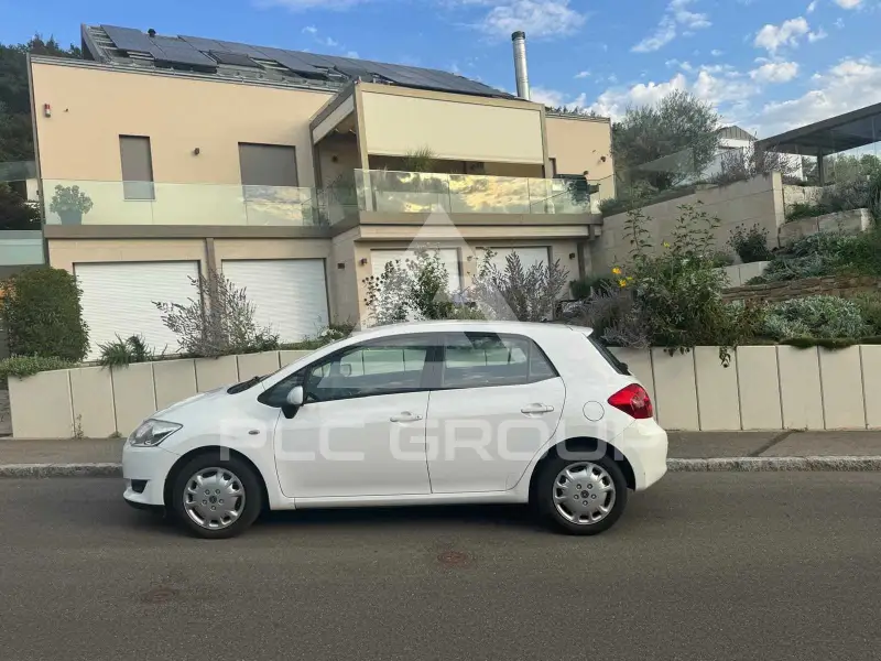 2010 Toyota AURIS