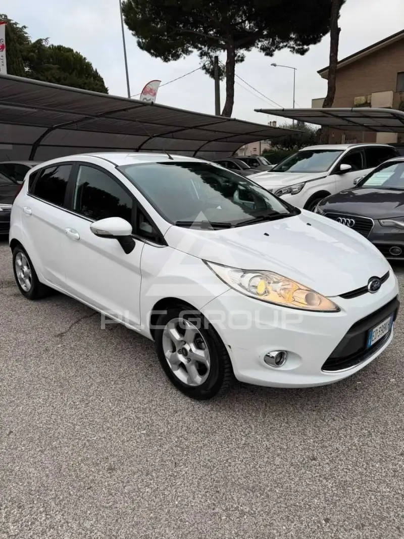 2010 Ford FIESTA
