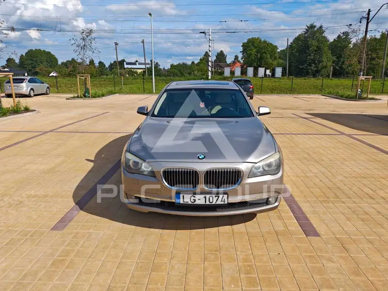 2011 BMW 740
