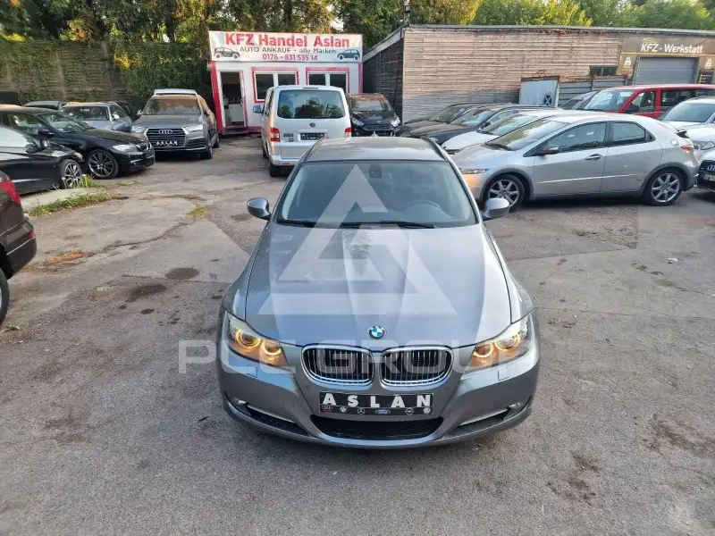 2011 BMW 320