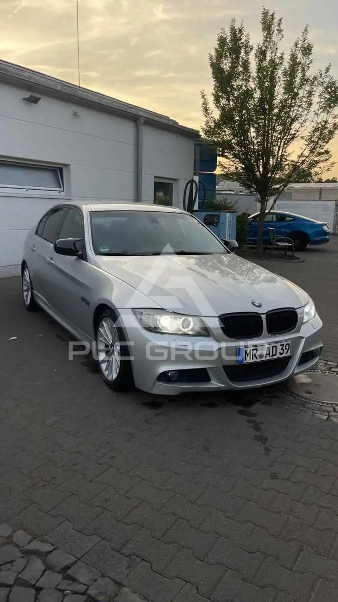 2011 BMW 320