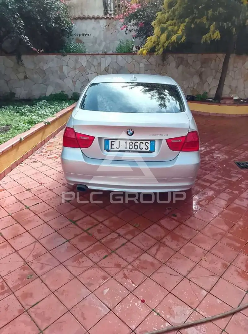 2011 BMW 320