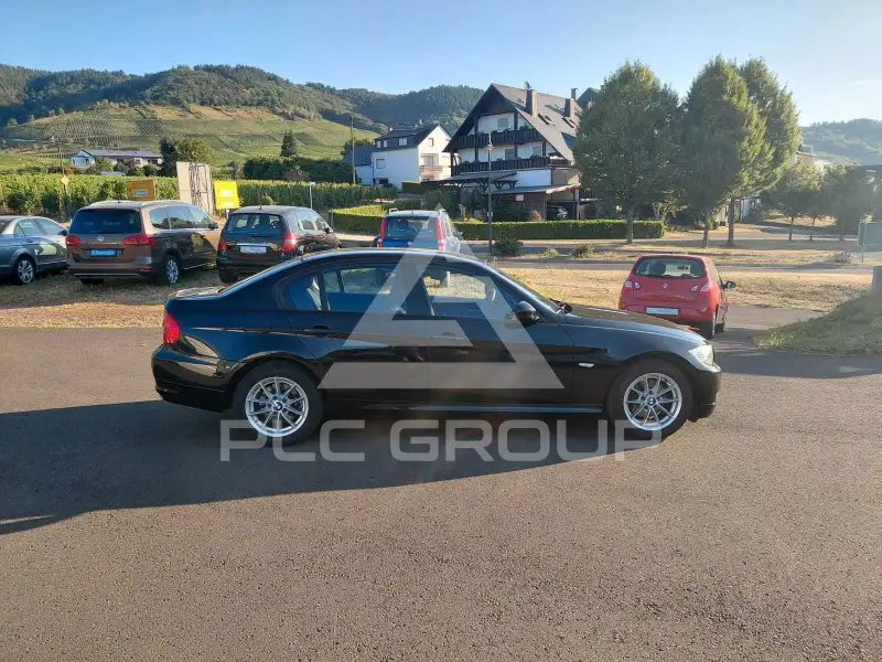 2011 BMW 320