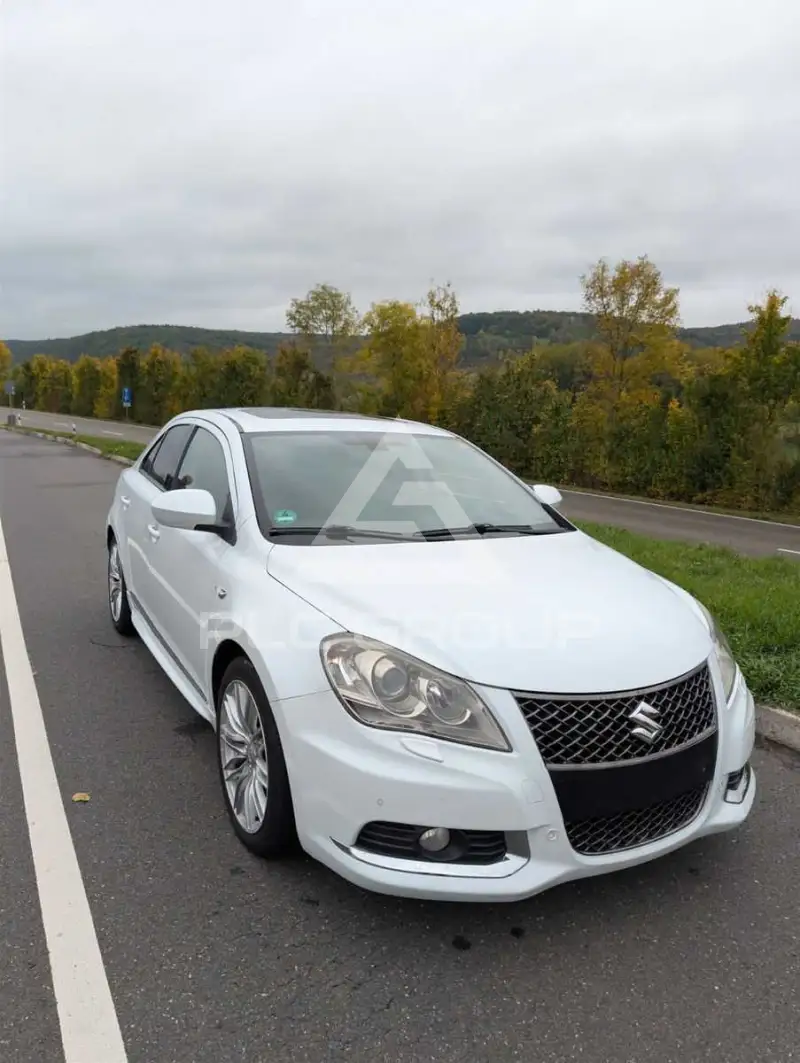 2011 Suzuki KIZASHI