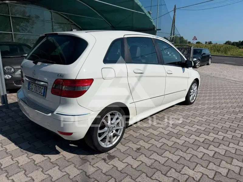 2011 Mercedes Benz B 200