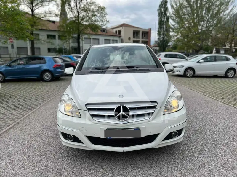 2011 Mercedes Benz A 180