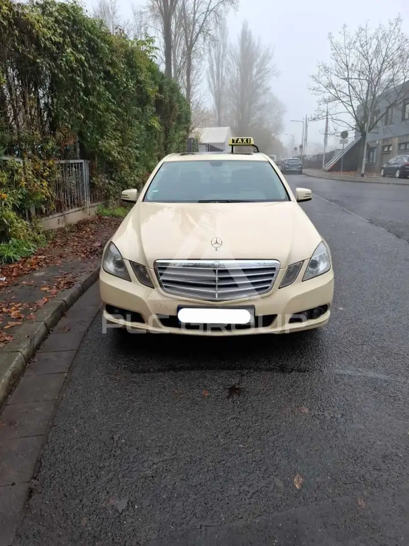 2011 Mercedes Benz E 200