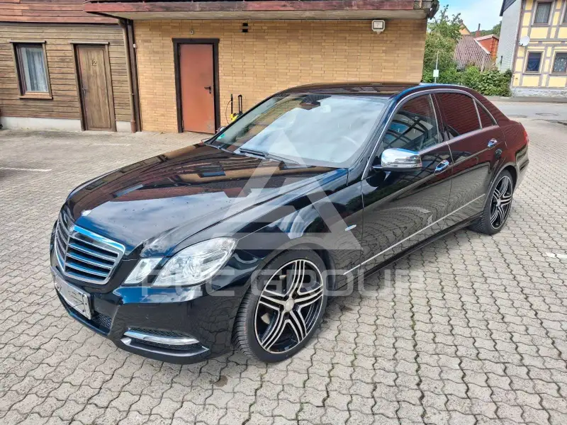 2011 Mercedes Benz E 200