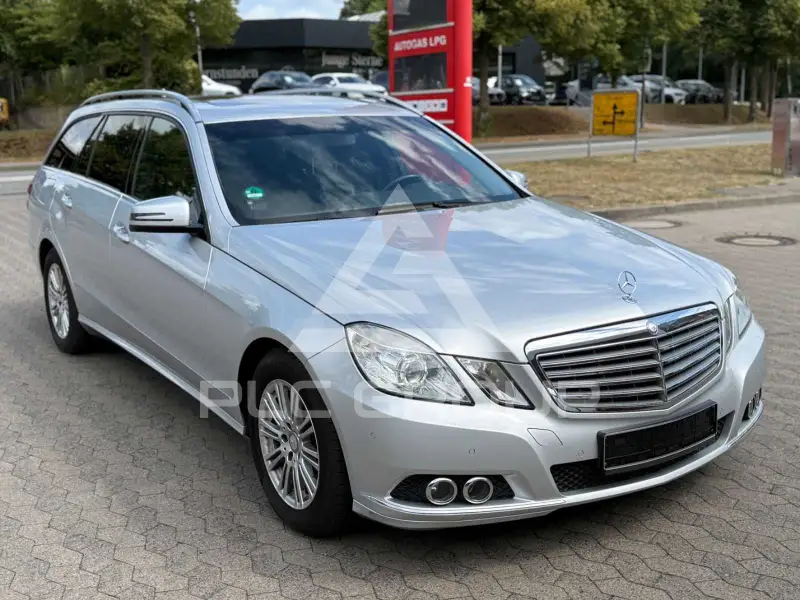 2011 Mercedes Benz E 220