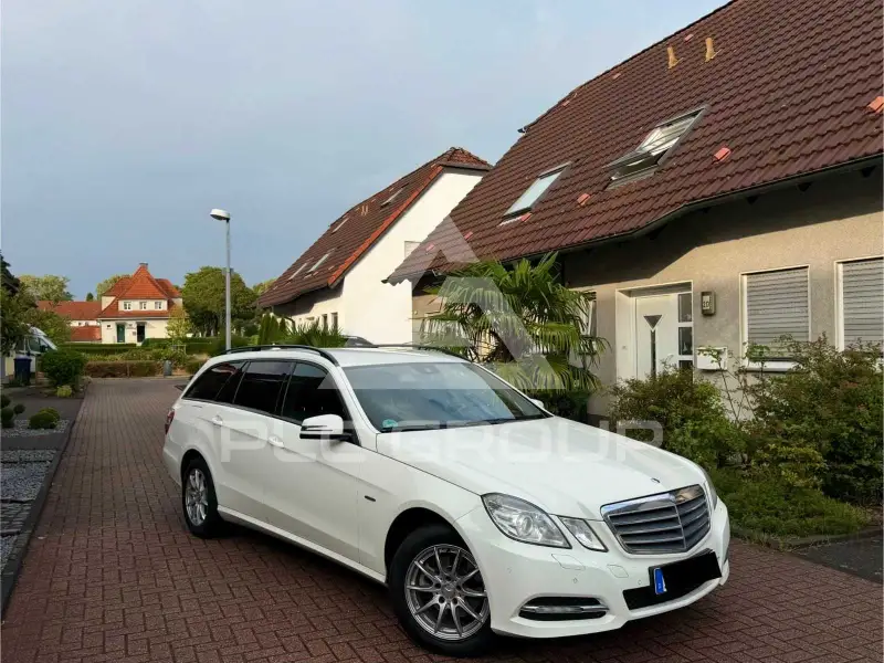 2011 Mercedes Benz E 220