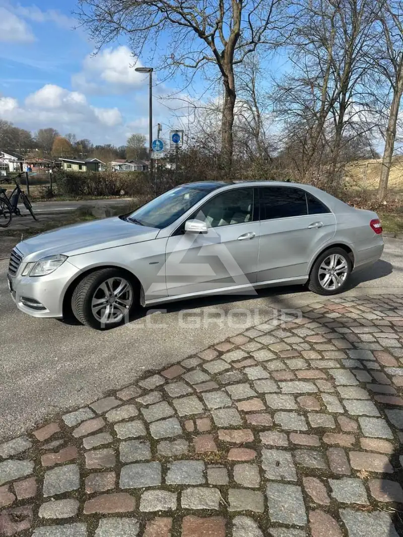 2011 Mercedes Benz E 220