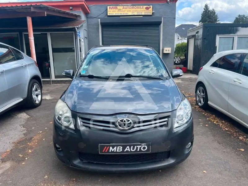 2011 Toyota AURIS