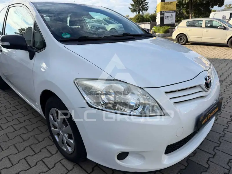2011 Toyota AURIS