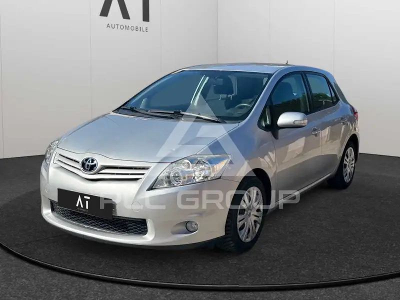 2011 Toyota AURIS